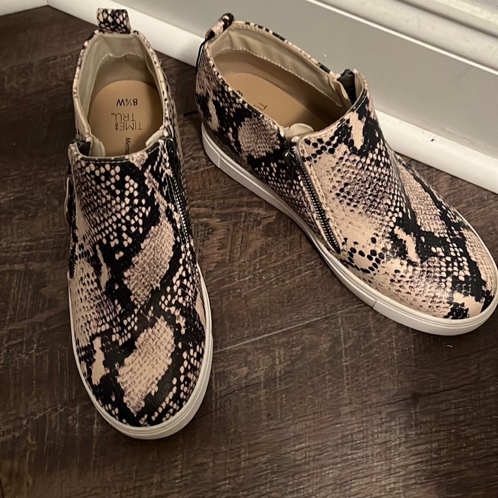 Time and Tru wedge sneakers size 8 1/2 W